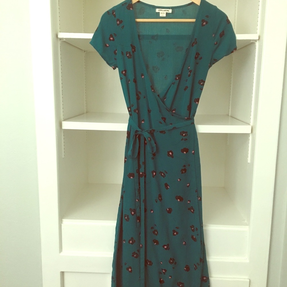 Billabong midi length wrap dress